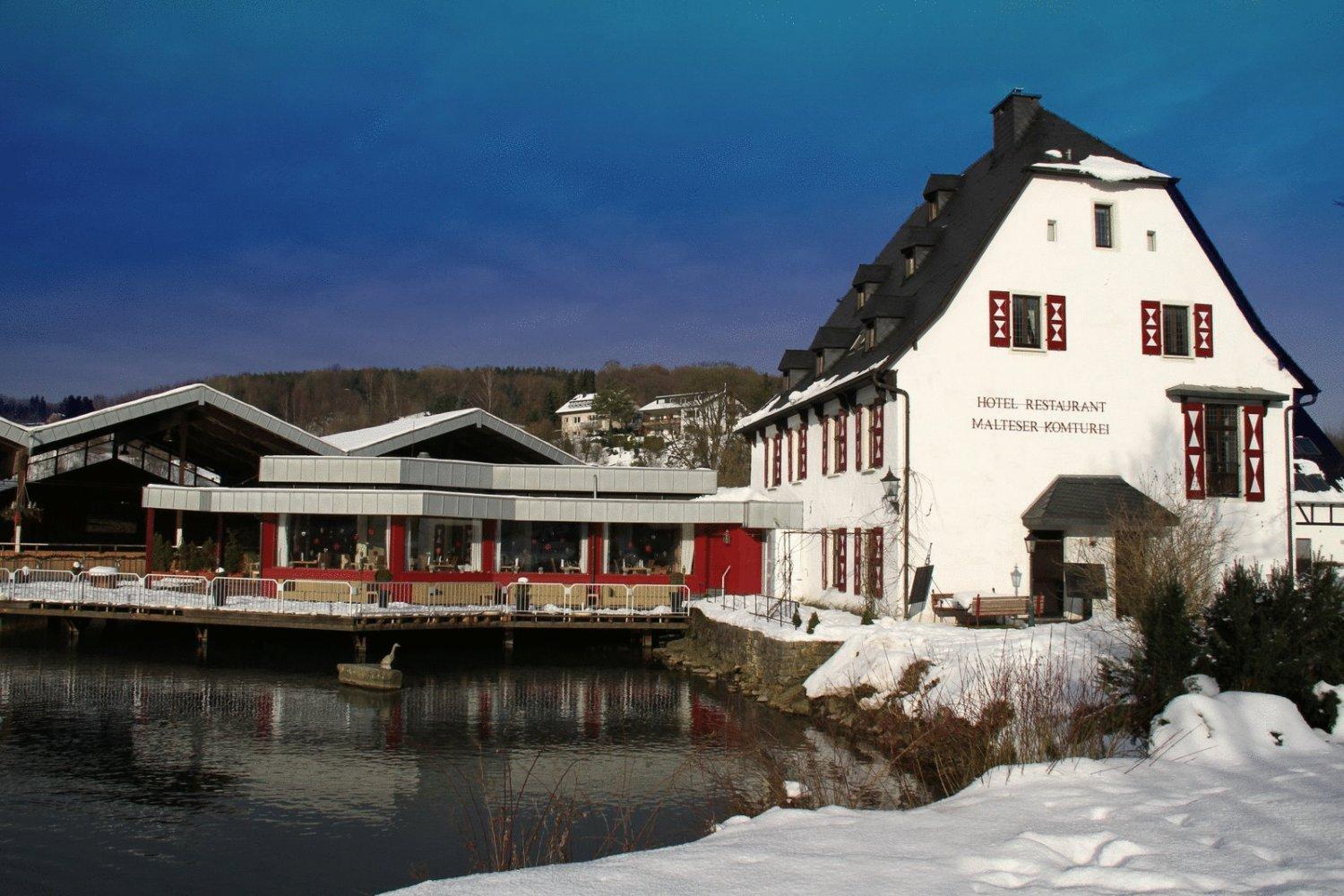 Malteser Komturei Hotel / Restaurant برجيش جلادباخ المظهر الخارجي الصورة